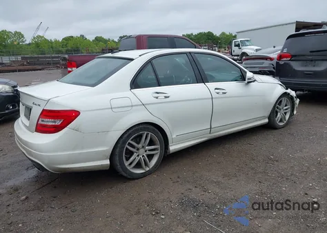 2013 Mercedes-Benz C 300 Luxury 4Matic/Sport 4Matic from USA, damaged, VIN WDDGF8AB3DA820171